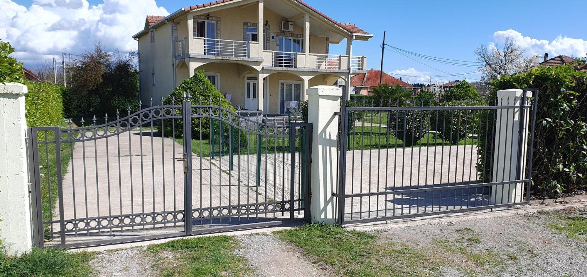 Cozzy Apartment Near The Aiport Podgorica Mitrovici  Exteriör bild