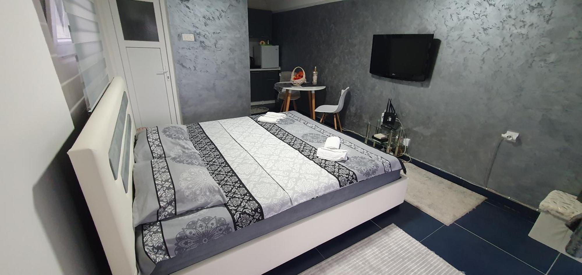 Cozzy Apartment Near The Aiport Podgorica Mitrovici  Exteriör bild