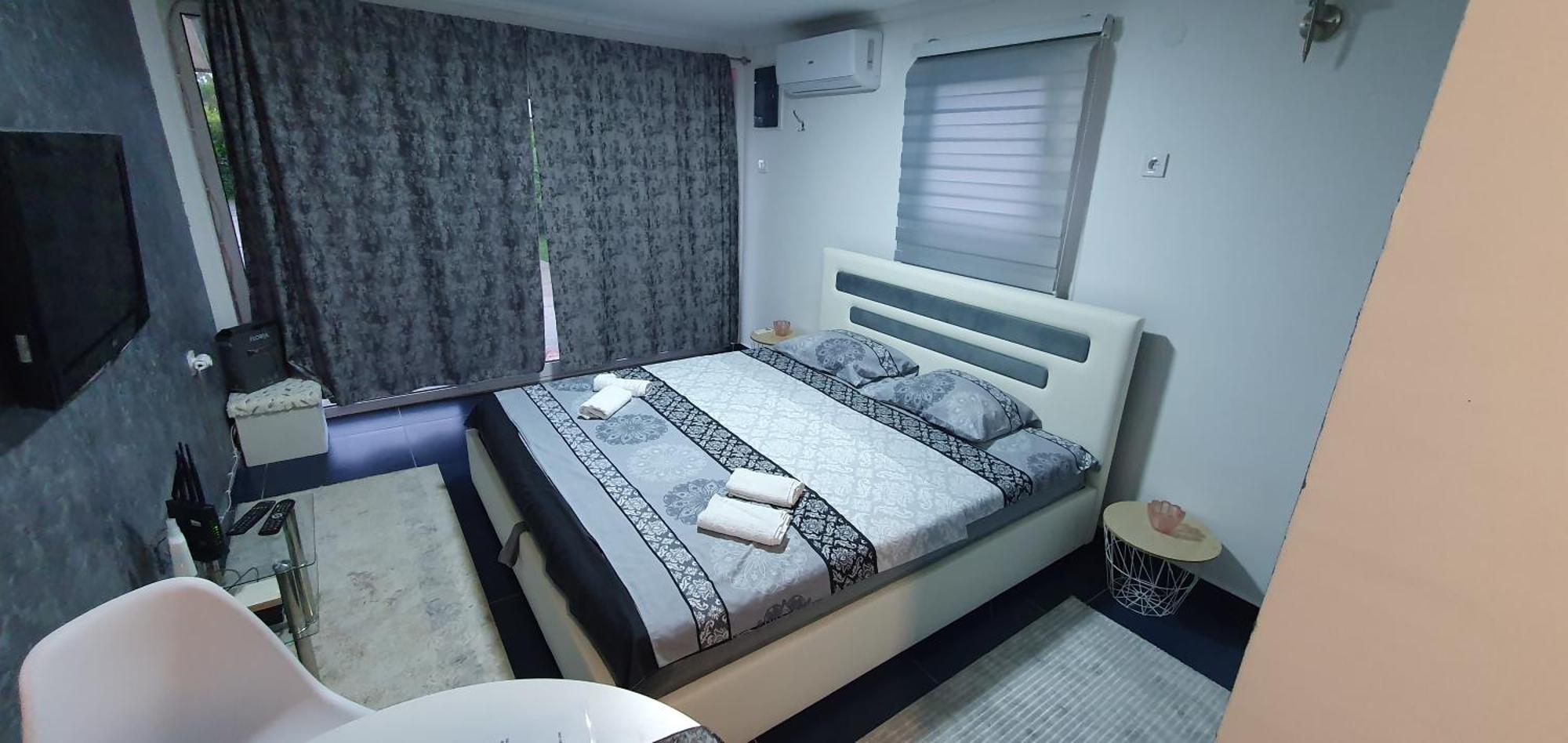 Cozzy Apartment Near The Aiport Podgorica Mitrovici  Exteriör bild