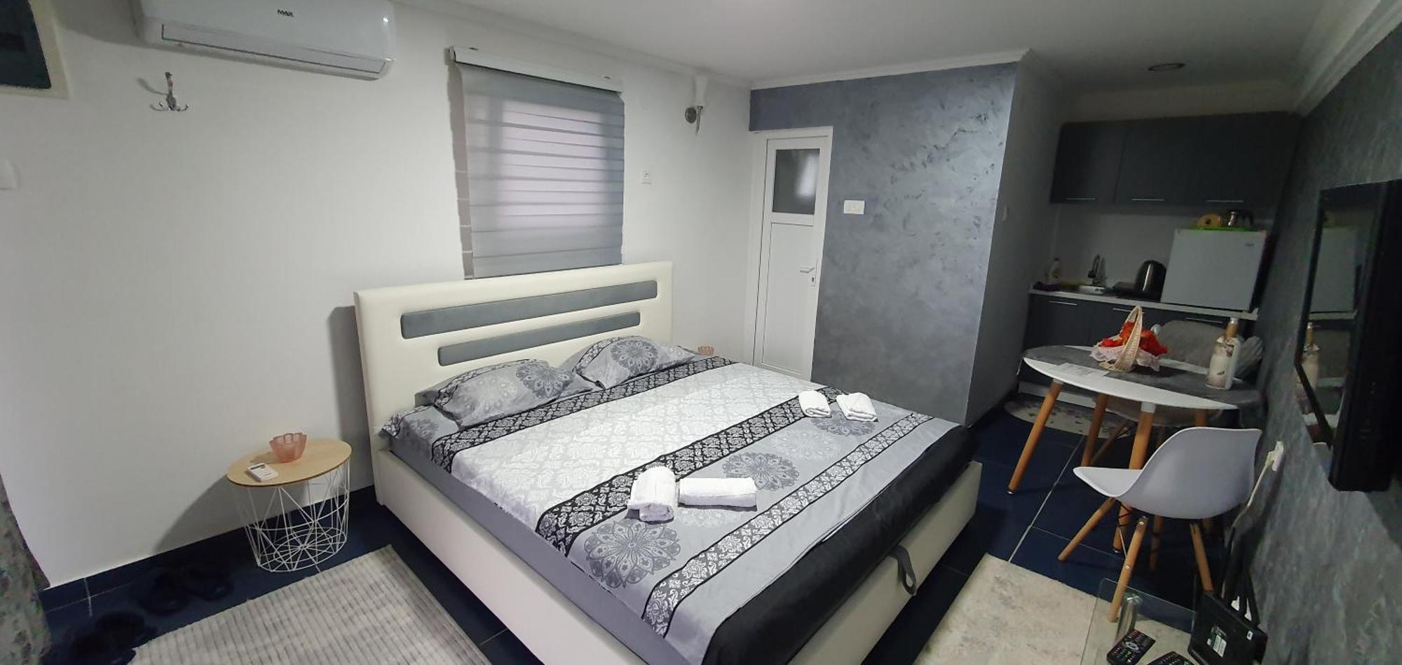 Cozzy Apartment Near The Aiport Podgorica Mitrovici  Exteriör bild